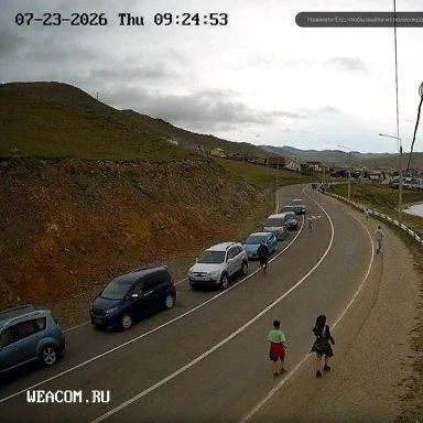 Почти 400 метров очереди на переправе к Ольхону 🚗

Утром 23 июля со стороны материка на переправе с