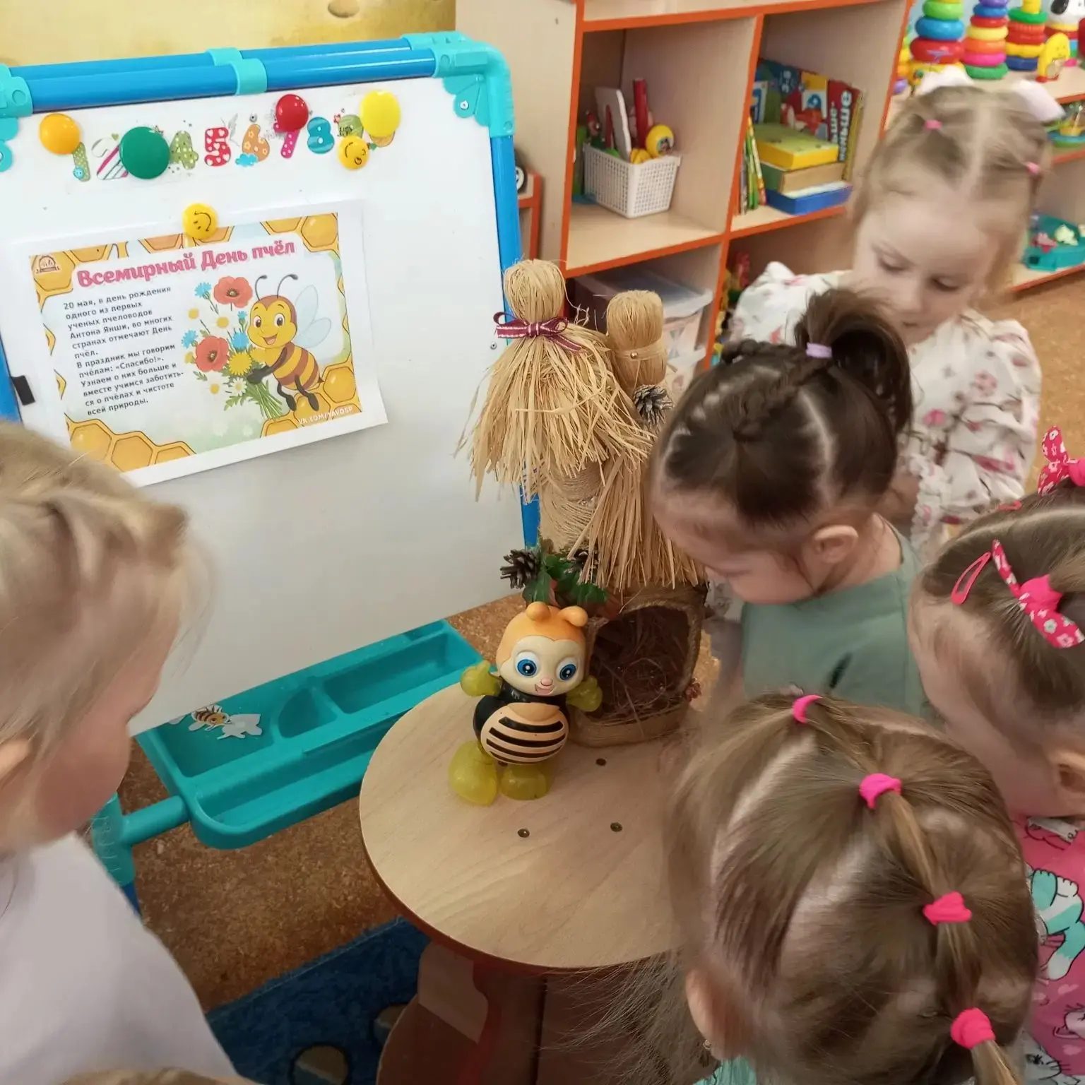 Ежегодно 20 мая отмечается всемирный 🐝ДЕНЬ ПЧЁЛ.🌸🐝
Для ребят группы "Цыпленок" была проведена бес