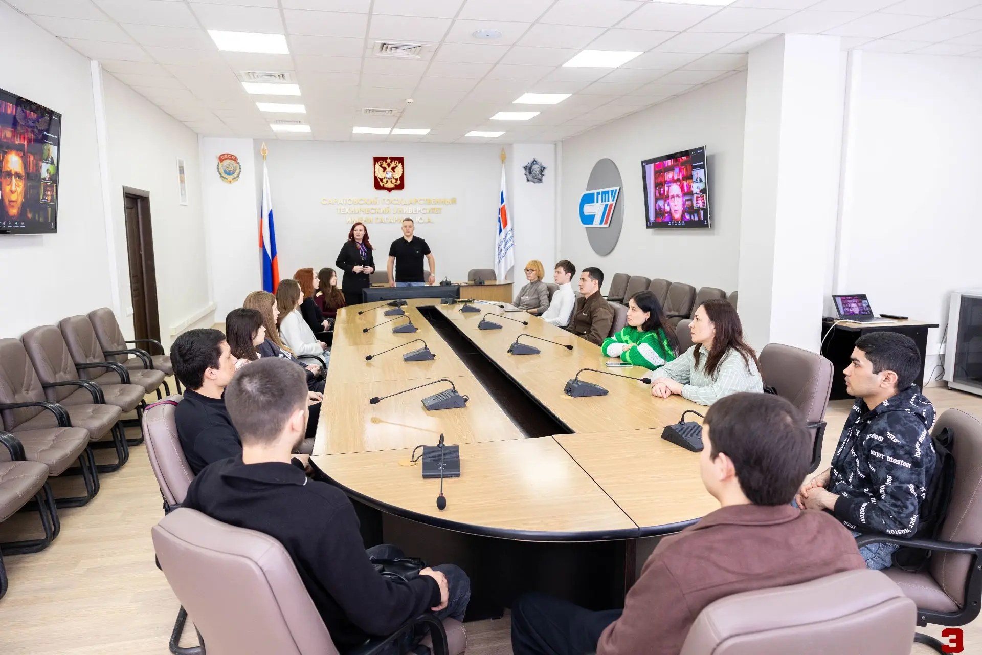 Студенты СЭИ приняли участие в Открытой дискуссии Президента Ассоциации российских банков  В рамках 
