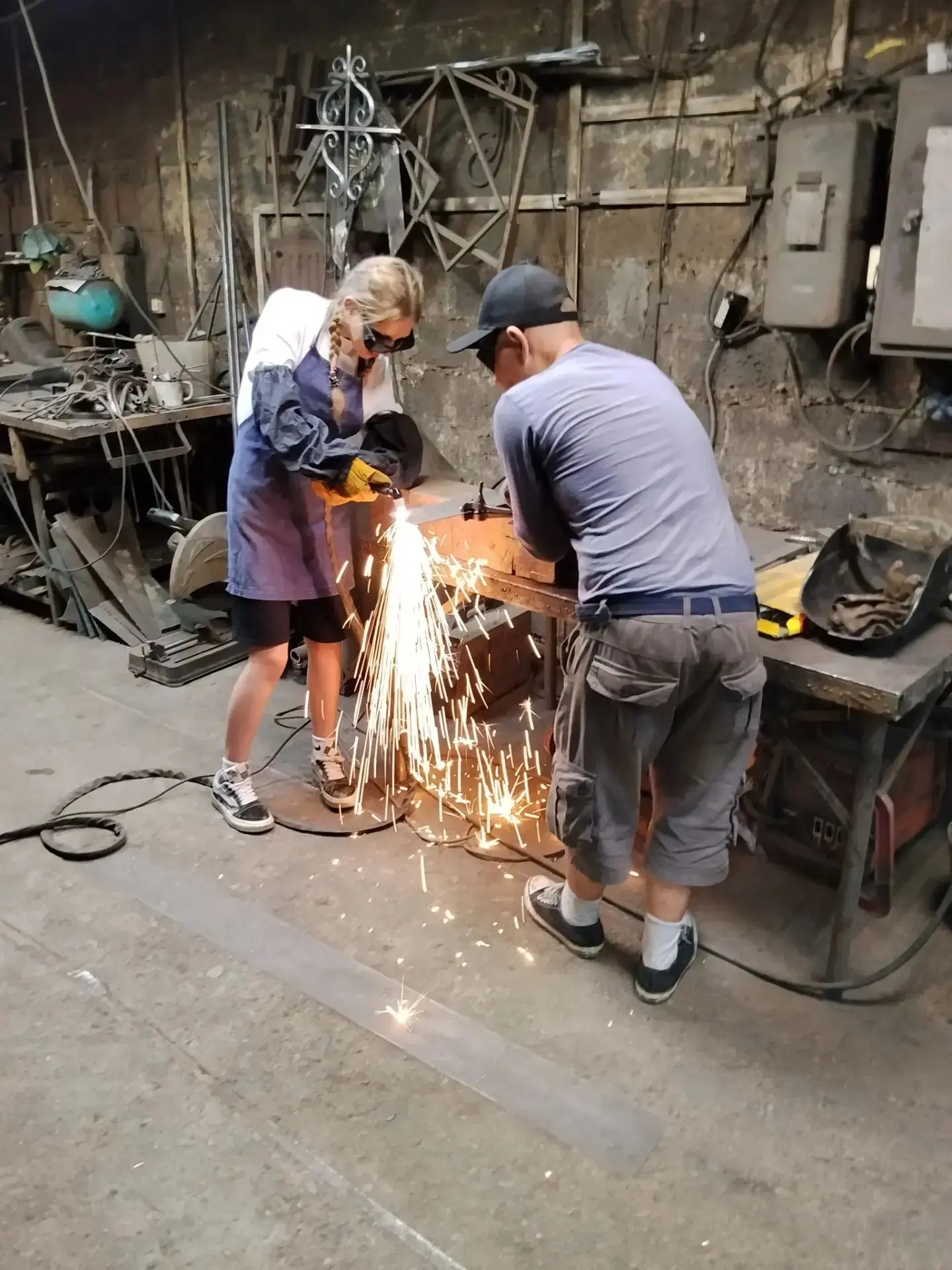 💪Сегодня для ребят из трудовой бригады экскурсия в кузнечную мастерскую «Тяжинские кузнецы» стала н