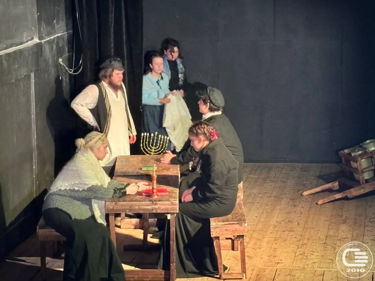 🎭 Наша школьная драматическая студия «Волшебный мир театра» завершает сезон яркими победами и премье