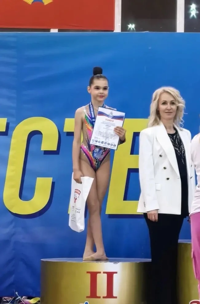 Поздравляем нашу талантливую гимнастку! ✨  Ученица 3 «В» класса, Шабалина Елизавета, приняла участие