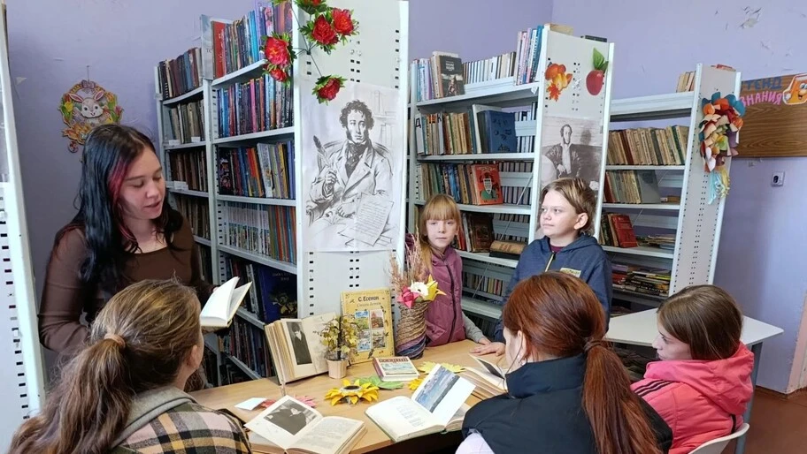 В Каховском округе прошел поэтический час «Есенинский праздник»