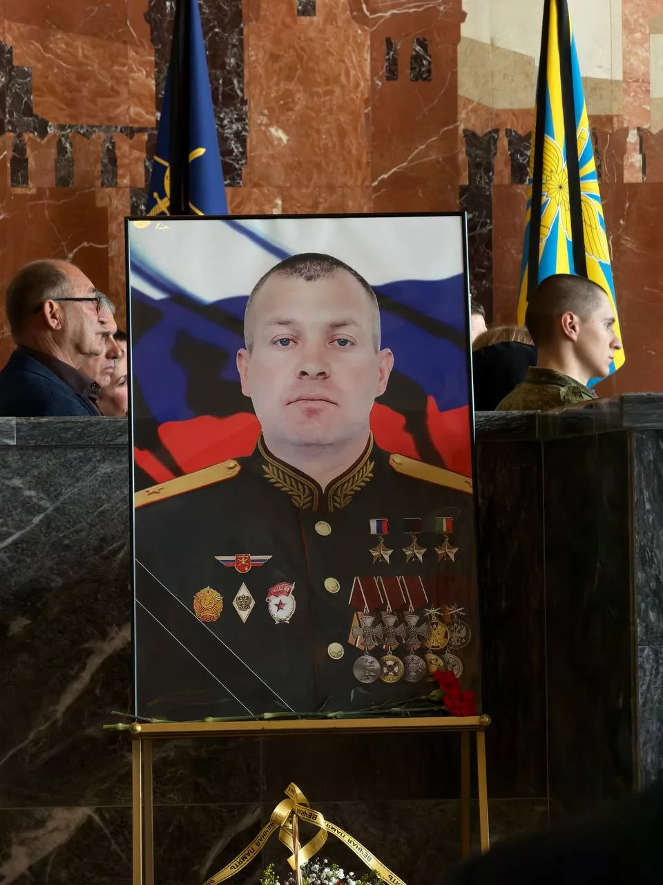 В Москве простились с уроженцем Казани, Героем России Антоном Грунисом.