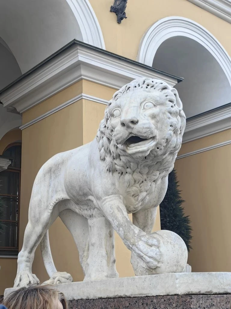🦁 «Львы город стерегут»: увлекательное путешествие 4«В» по центру Саннкт- Петербурга  30 апреля учен