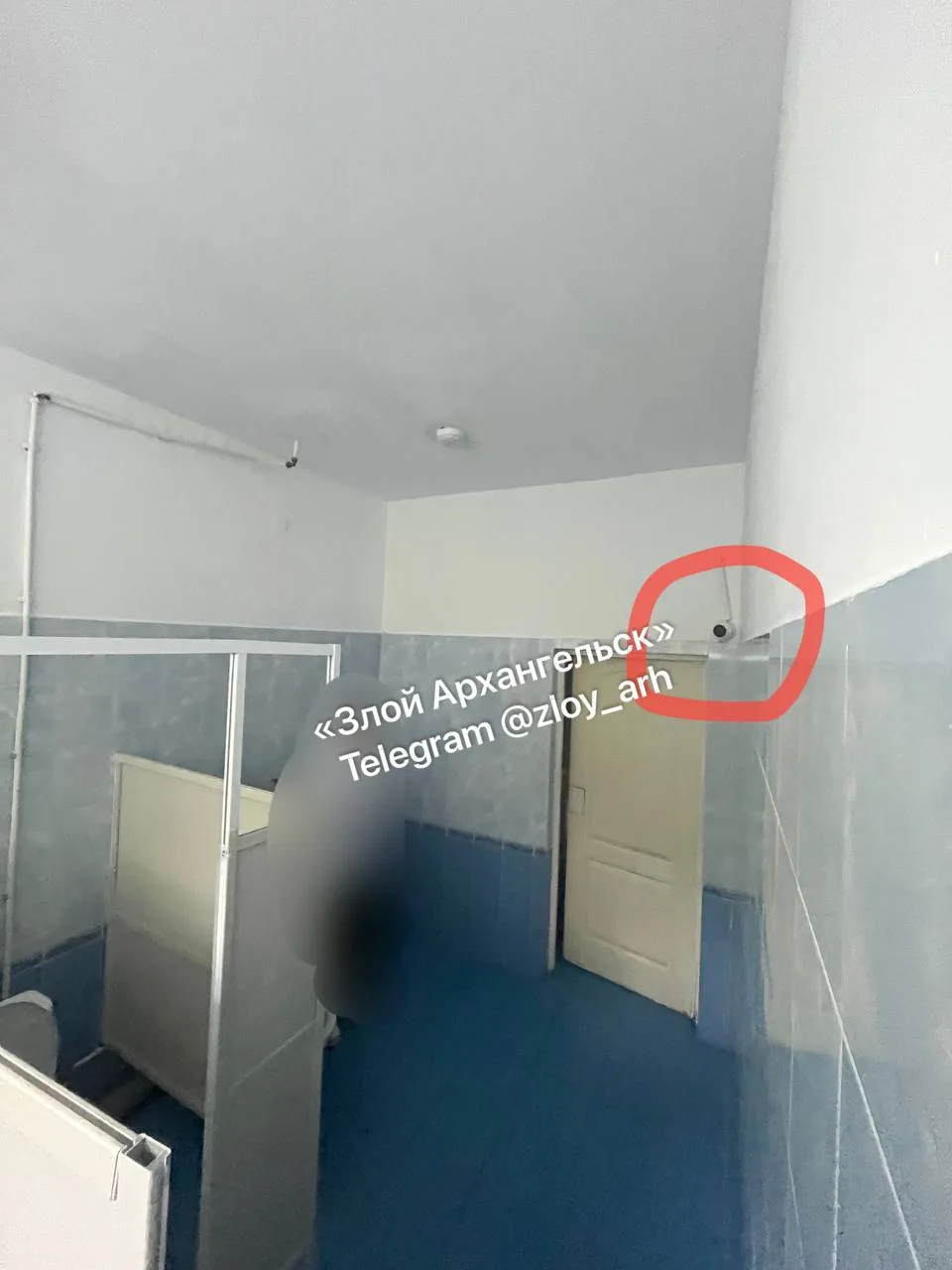 😨В школе деревни Рикасиха Архангельской области поставили камеру в туалете для мальчик...