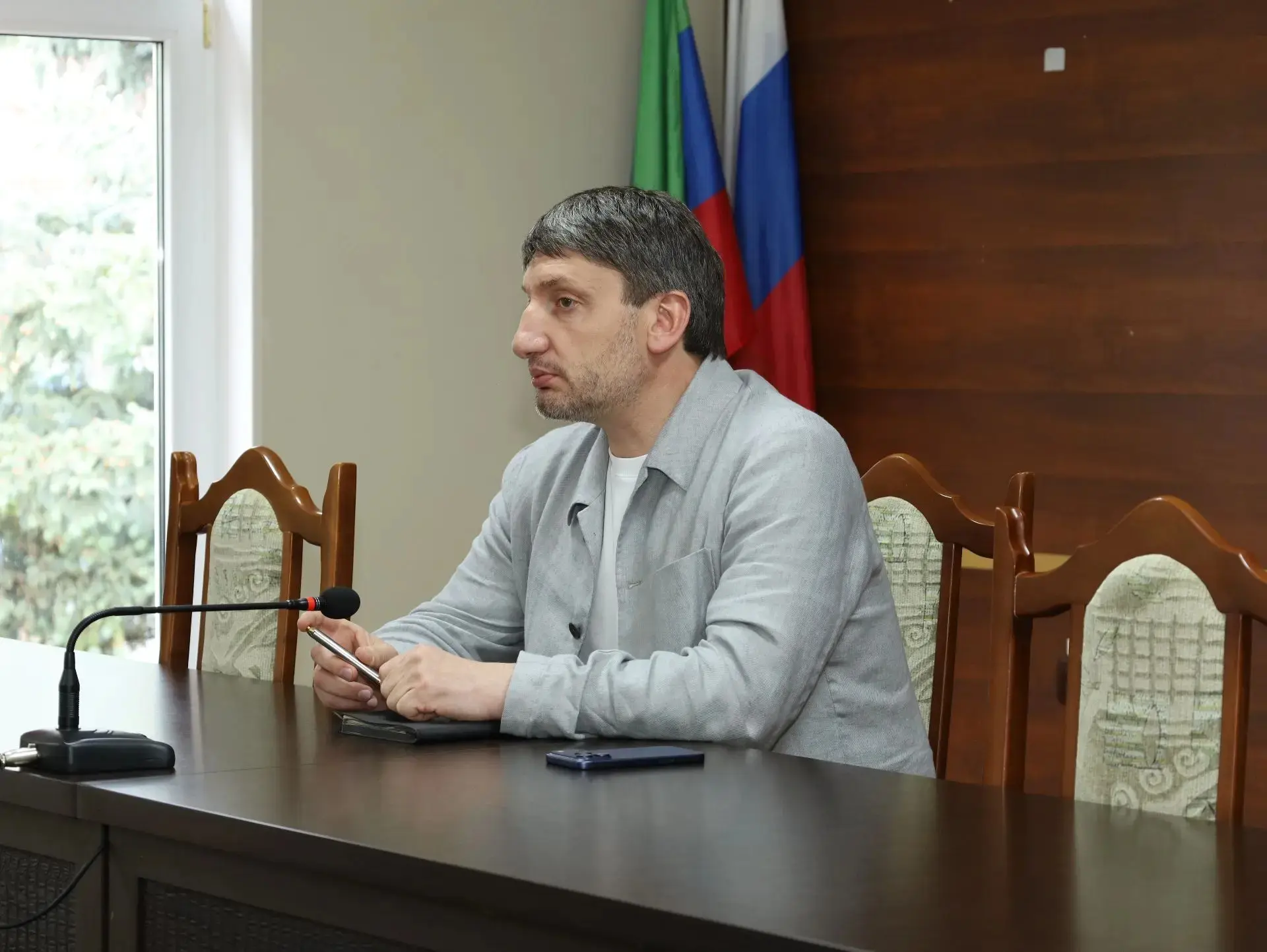 Сегодня глава района Зураб Куччаев передал
финансовую помощь от предпринимателя Магомеда Мустафаева 