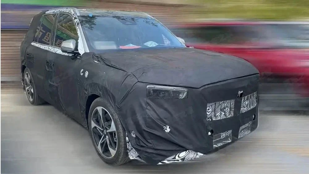Кроссовер Geely с кодовым именем KX21 заметили в Китае во время дорожных испытаний. Дан...