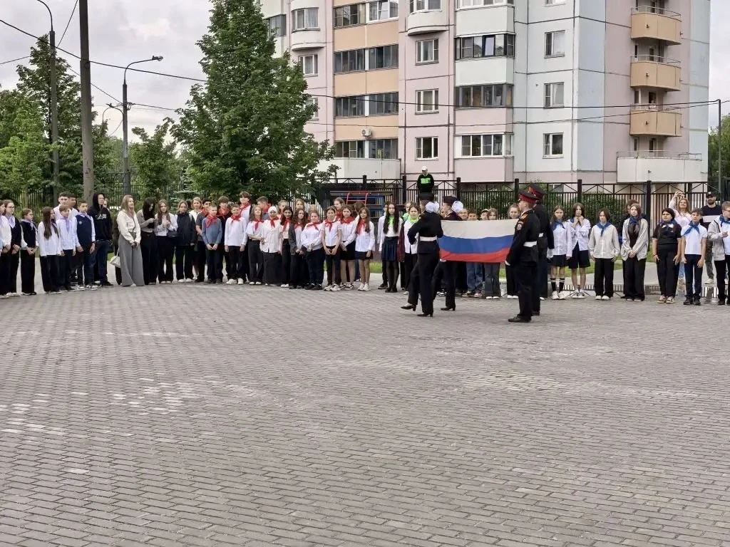 🇷🇺 Равнение на флаг!  В понедельник состоялась заключительная торжественная церемония выноса Государ