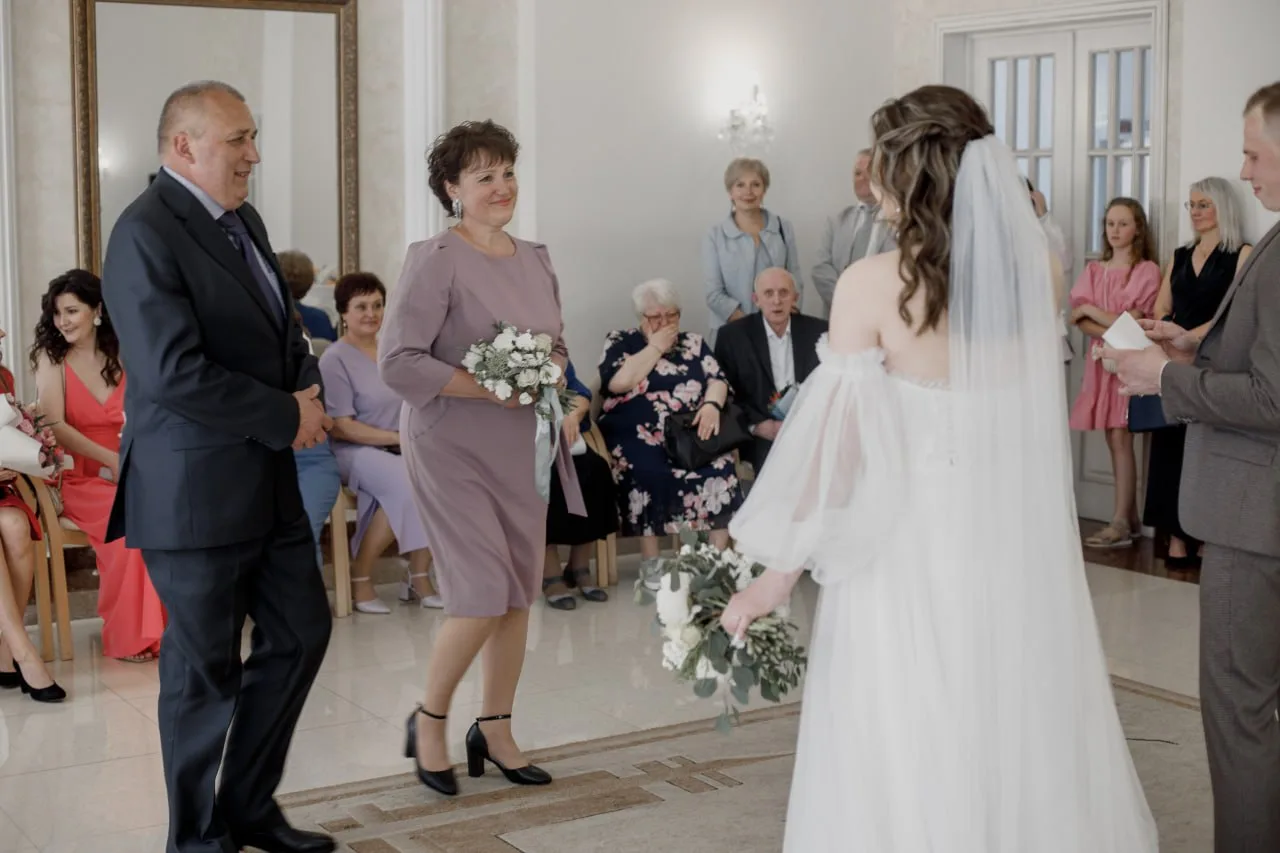 Сегодня у моей мамы День рождения 🥳
Мы встретимся большой семьей за одним столом, чтобы ее поздрави