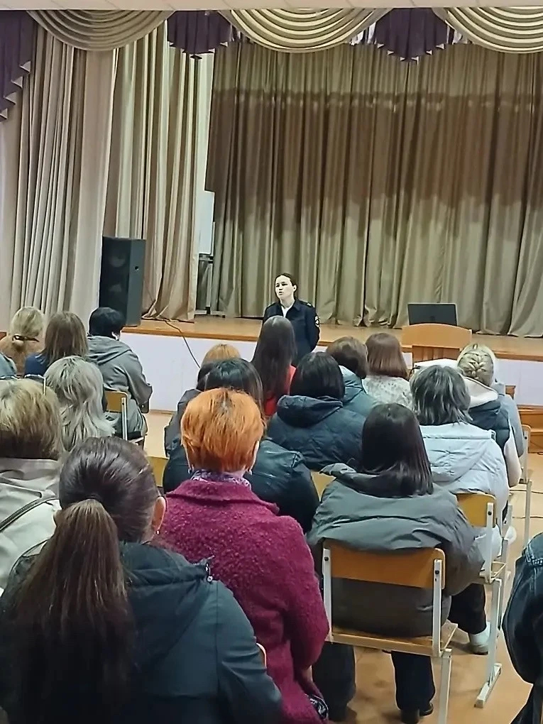 🚗📚 В гимназии прошли родительские собрания с акцентом на безопасность и экзамены  В нашей гимназии с