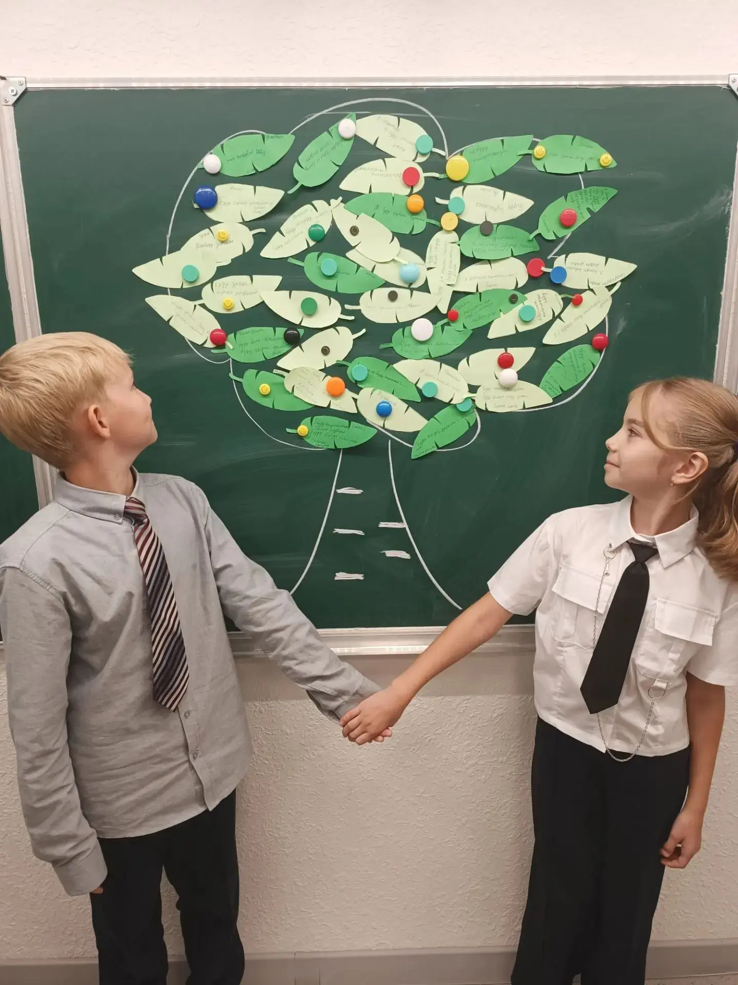 Классный час «Дерево мира: листья-обещания».🌳🌱
