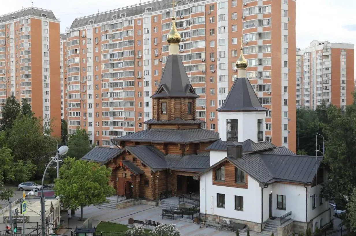 Храм Двенадцати Апостолов Русской Православной церкви в Ховрино 

#храмыСевера