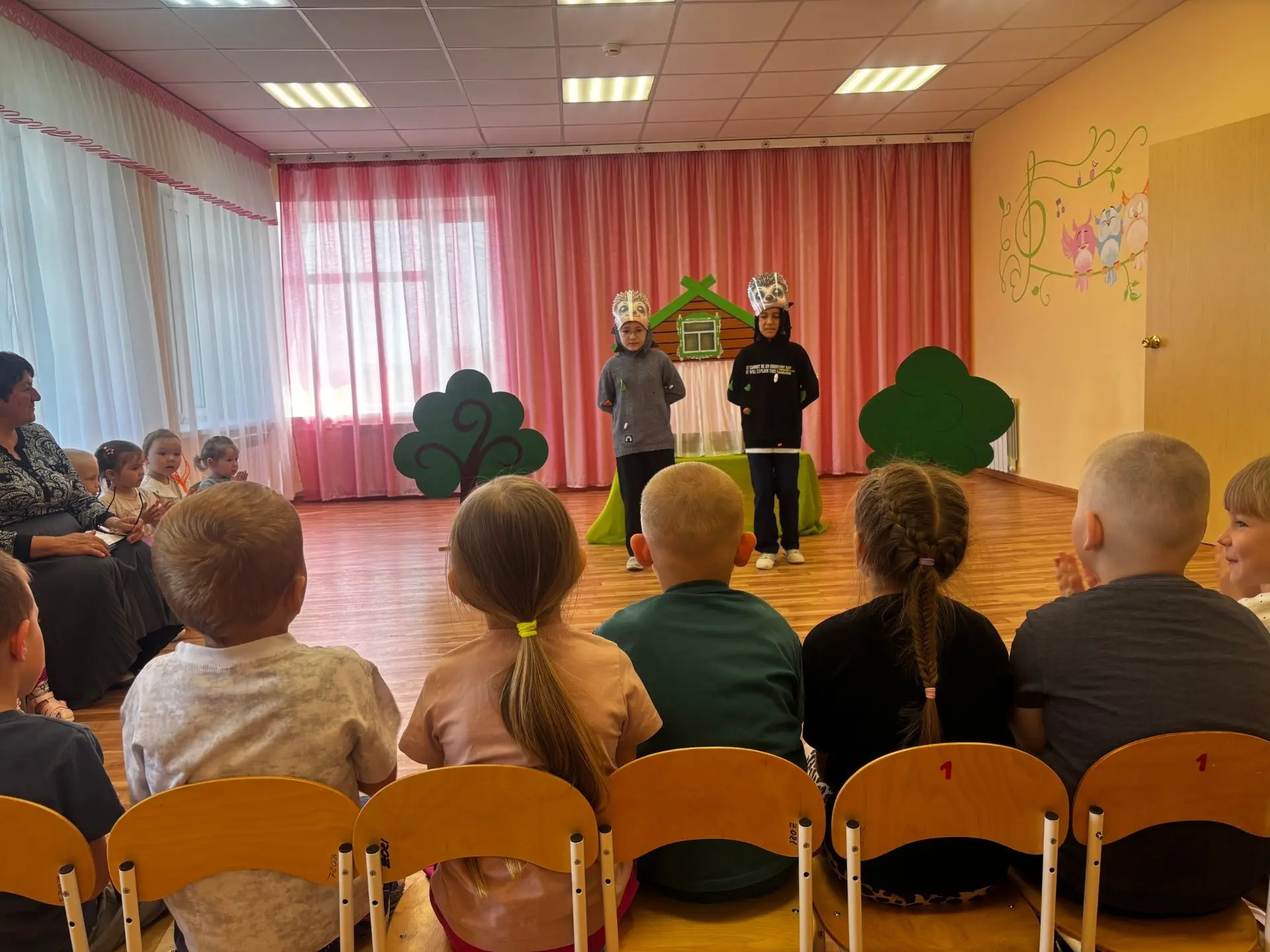 В рамках "Года единства народов России" Ученики 3 класса Покровско-Урустамакской СОШ по...
