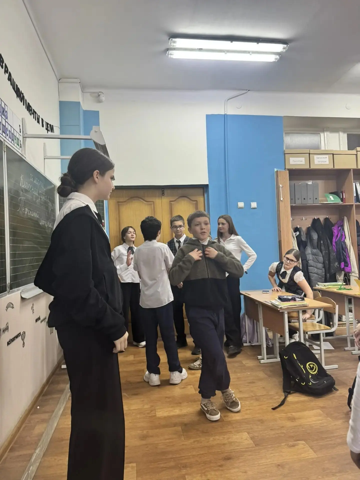 🎭Всемирный день театра  Учащиеся 4Г класса приняли активное участие в акциях, приуроченных к Всемирн