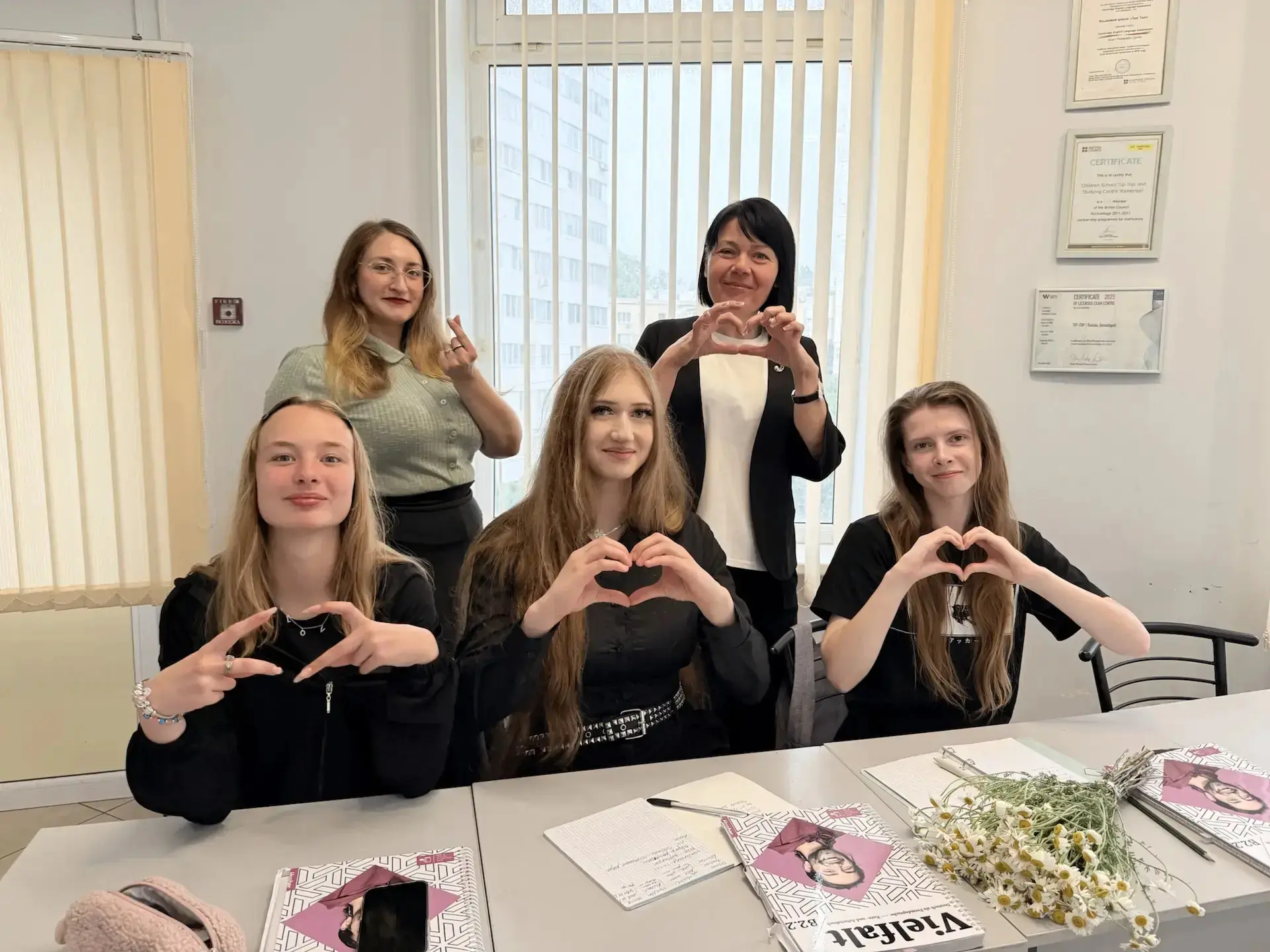 Пока дети радуются каникулам, родители наконец могут спокойно выдохнуть 😊

Без домашних заданий, ко