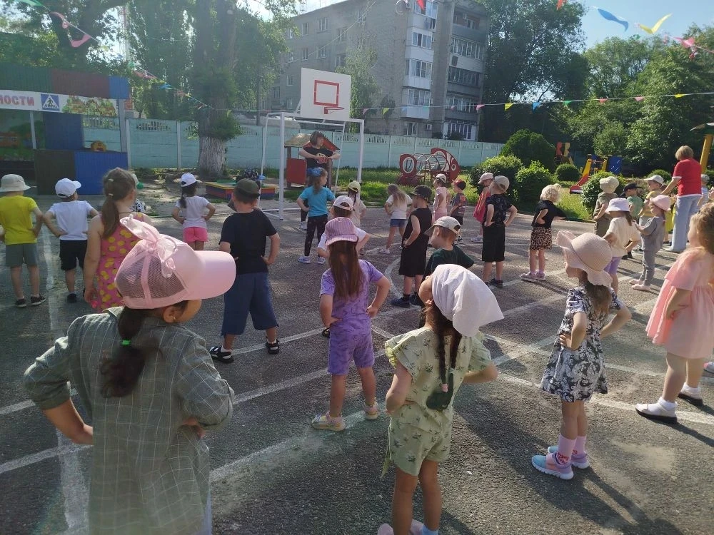Утренняя зарядка. 
Инструктор по физической культуре Беневят А. С.
#мбдоу5
#лето