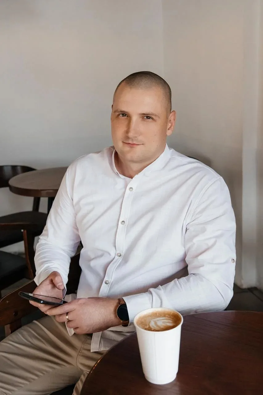 Привет! Меня зовут Юрий, я основатель Skillinked 👋

Я работаю в IT уже больше десяти лет.

Решил на