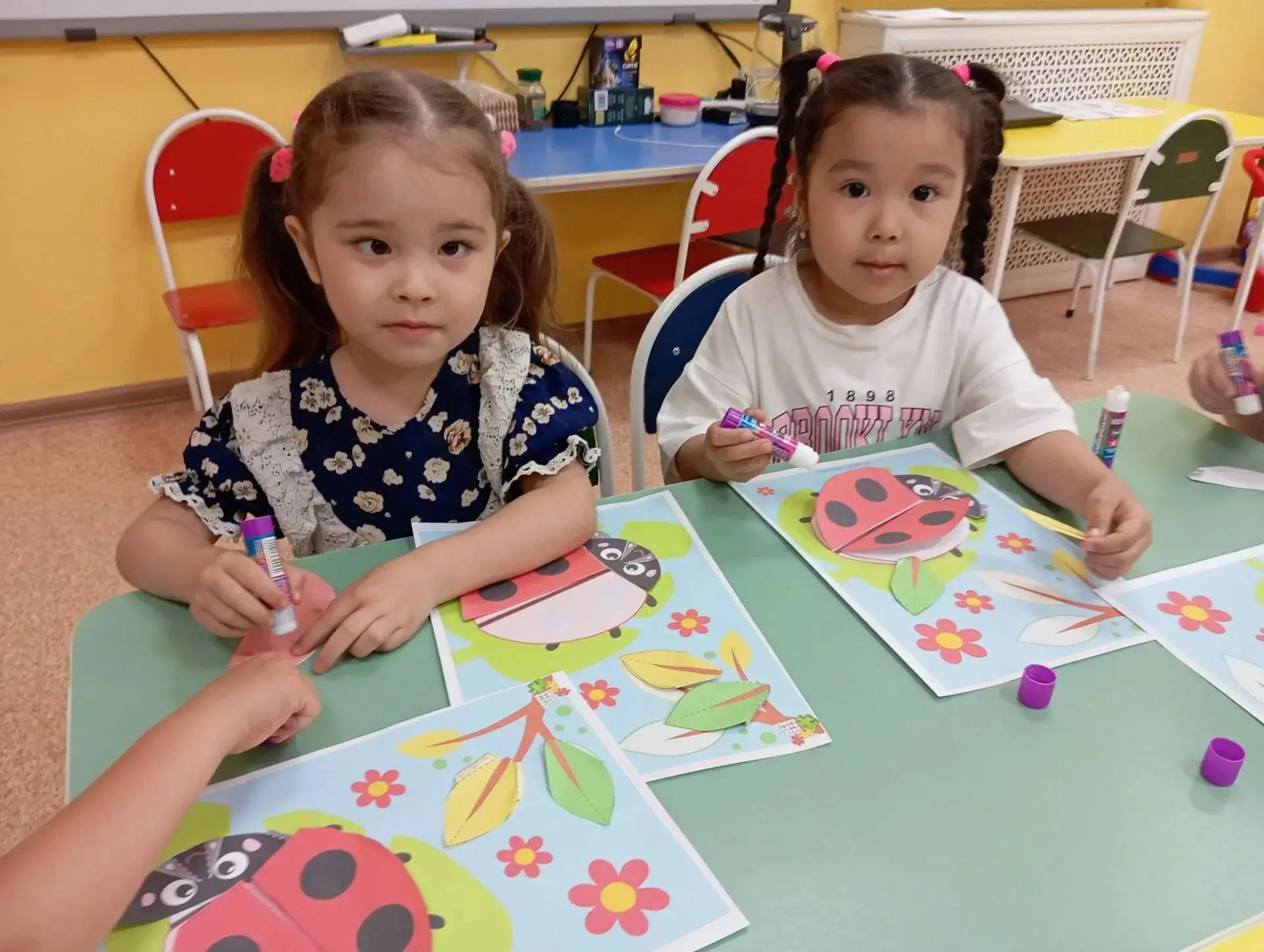 В средней группе поселились веселые божьи коровки! 🐞 
Сегодня наши воспитанники из средней группы п
