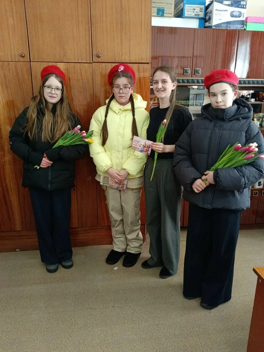 🌸 Сегодня наша команда #Юнармеец24 активно поддержала прекрасную акцию "#ВамЛюбимые", приуроченную к