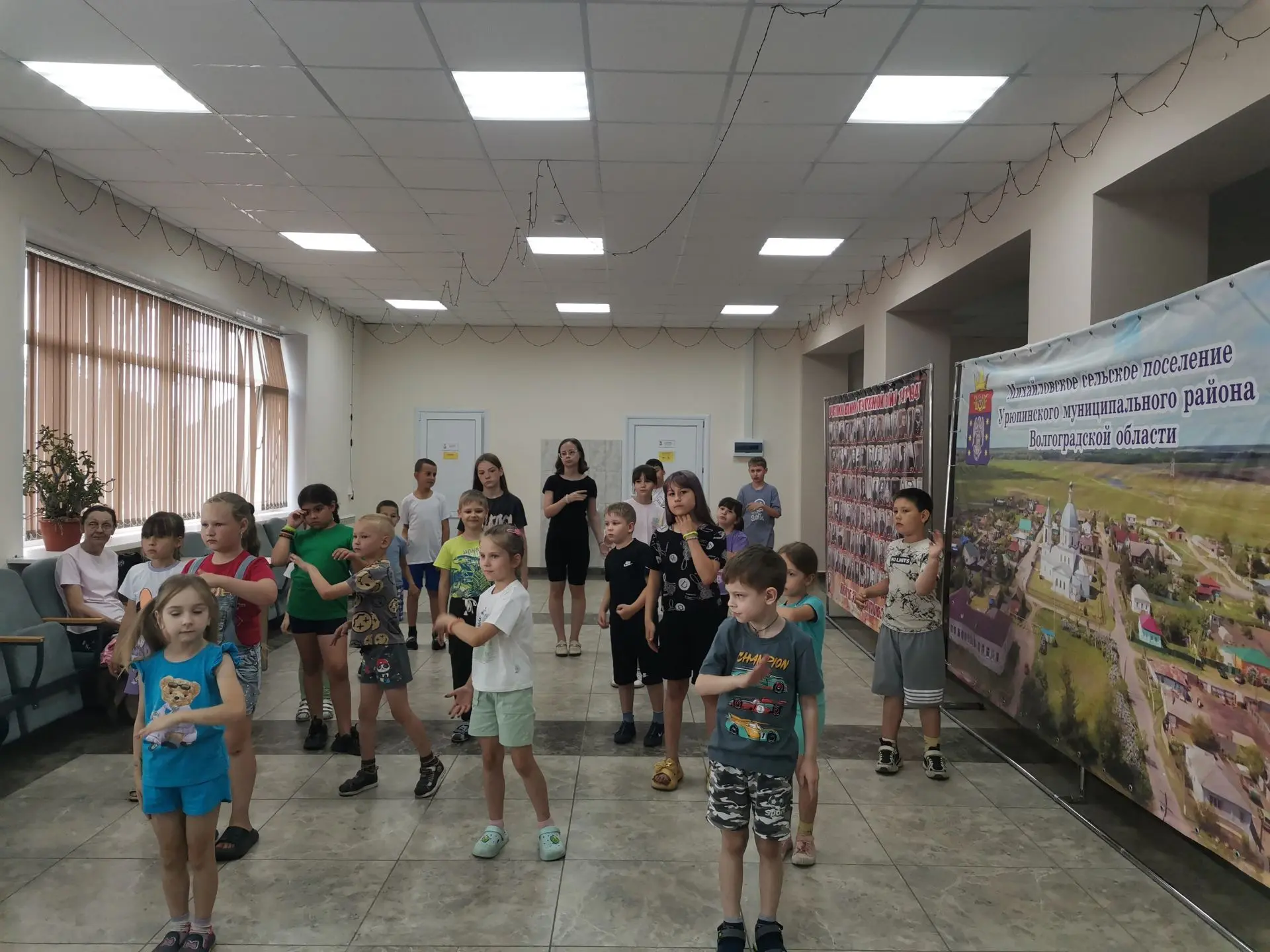 МУЗЫКАЛЬНАЯ ФЕЕРИЯ
17 июня сотрудниками Михайловского сельского Дома культуры для ребят из пришкольн