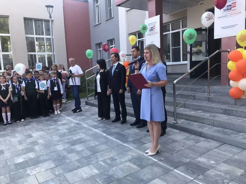 🔔💐👩‍🏫Праздник знаний, улыбок и новых открытий! 1 сентября в школе №8 г. Ельца прошл...