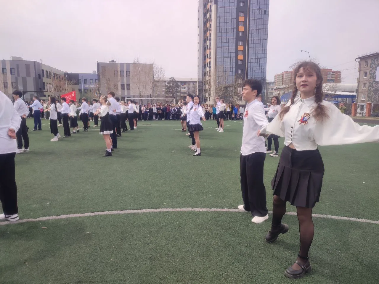 🌹🕊7 мая в 12.30 на стадионе нашей школы пройдет традиционная акция "Майский вальс", п...