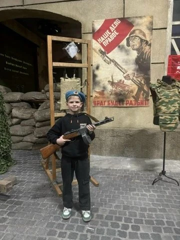 В День Победы, 9 мая, Абалимов Никита посетил город-герой Тулу В Тульском музее оружия он узнал исто