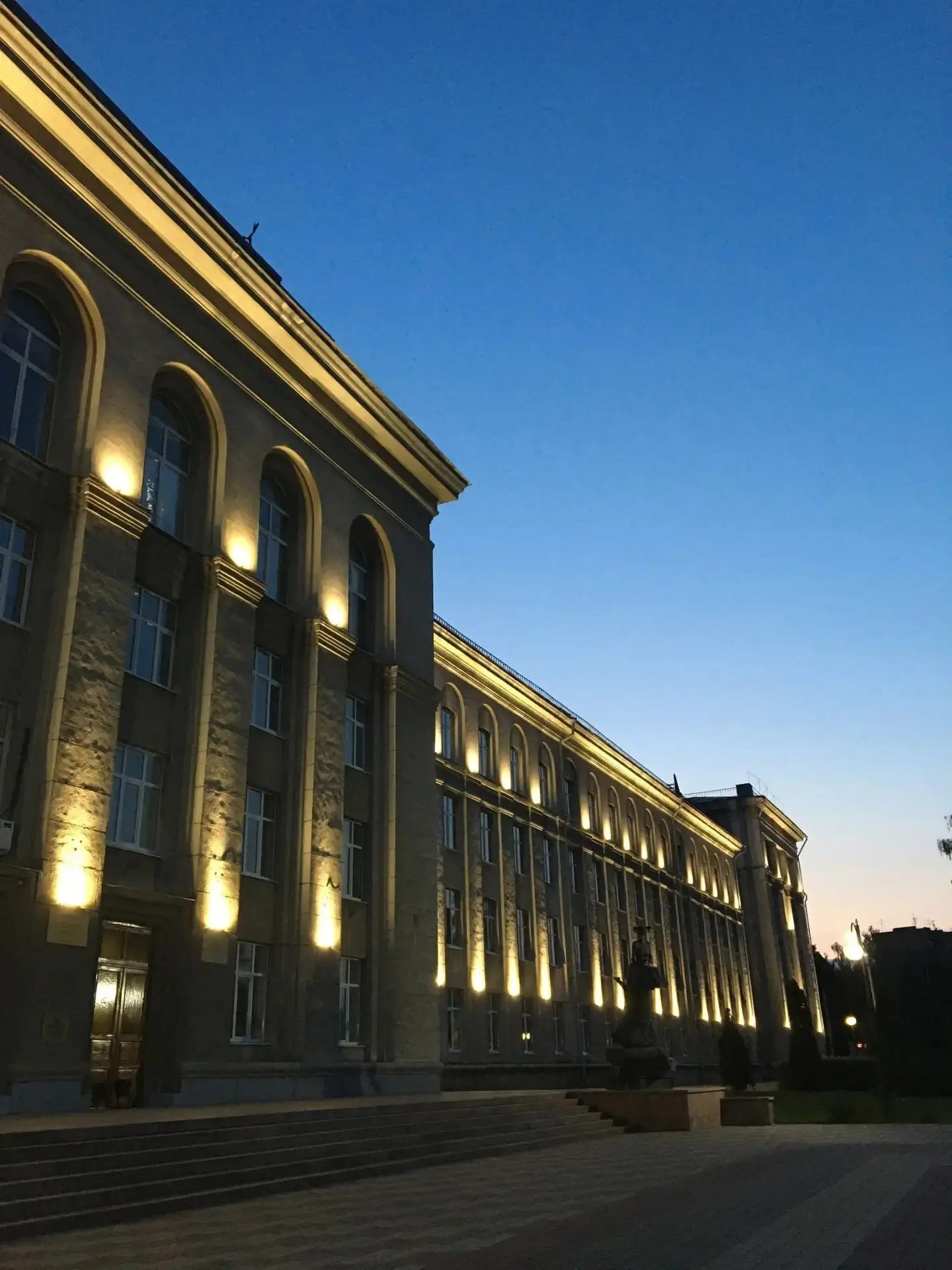 🏙️Освещение играет ключевую роль в благоустройстве территории. Оно обеспечивает безопасность и комф