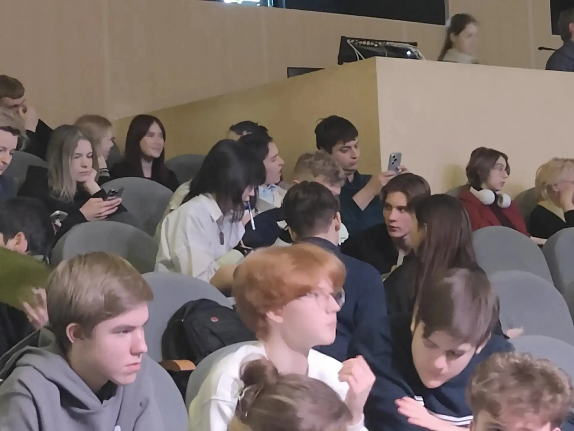 «Учат в школе! Учат в школе! Учат в школе!» В этом году так назывался традиционный турнир "Что? Где?