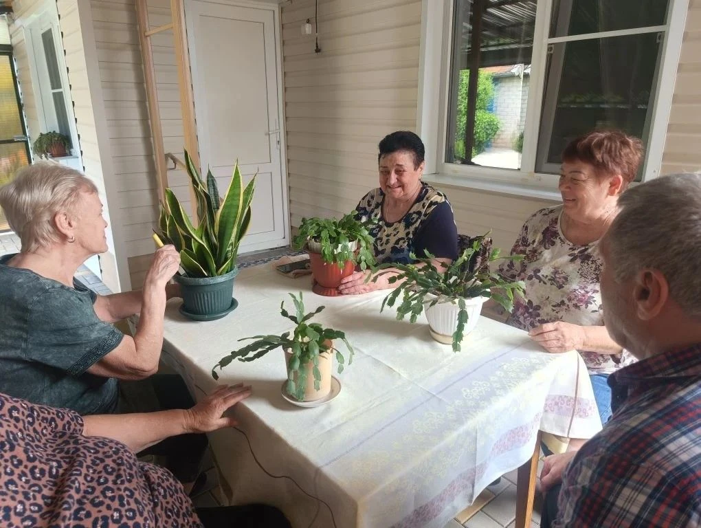 В Труновском комплексном центре социального обслуживания населения продолжает работу со...
