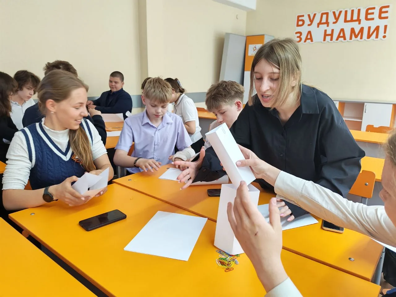 🌟🎉 В нашей школе состоялось увлекательное мероприятие «Наследники пионерии», организованное советник
