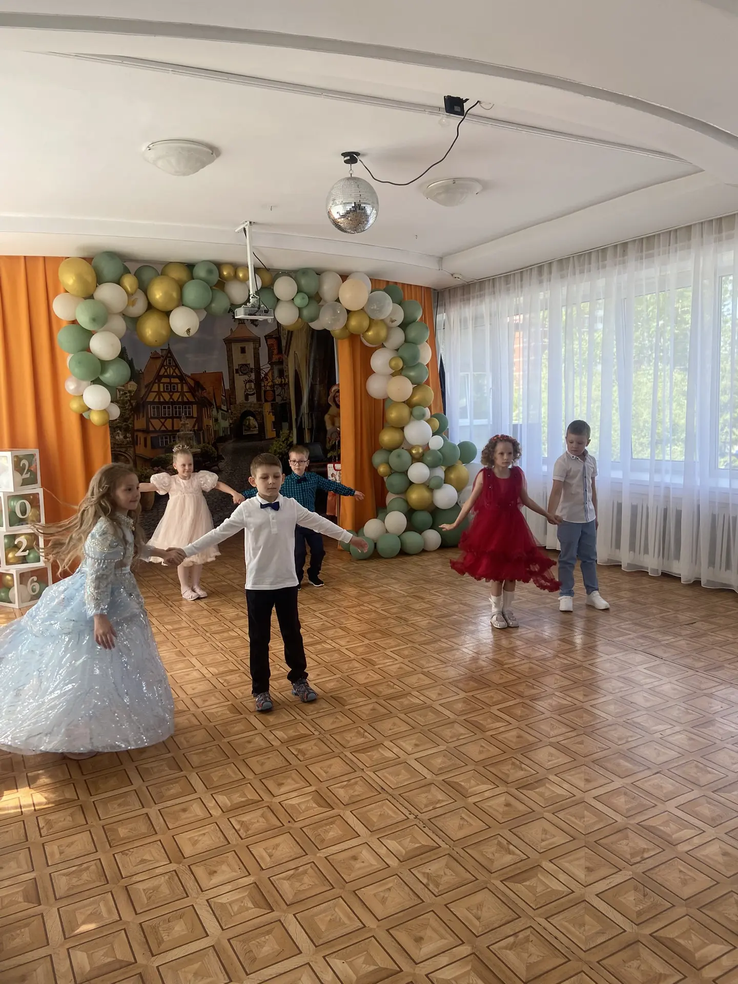 Сегодня добрые слова напутствия в школу звучали для воспитанников группы «Лучики». В до...