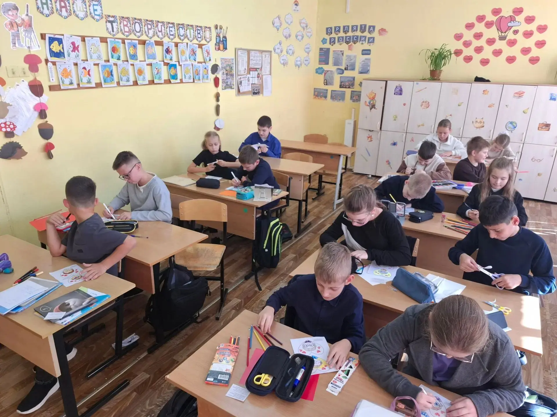 Уроки доброты и творчества: готовим подарки ко Дню пожилых людей