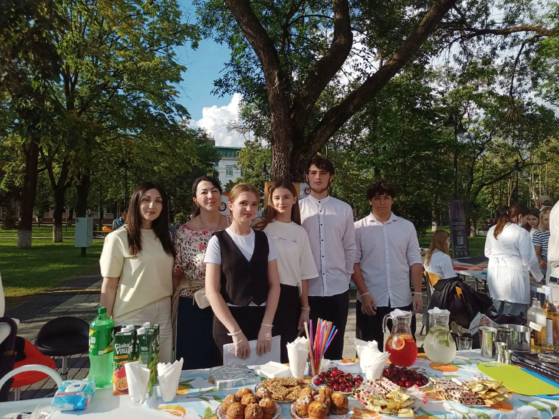 🌞В Майкопе прошло торжественное мероприятие, посвященное Дню молодежи.

🤩В рамках мероприятия сотр