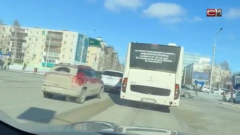 Светофор завис на одном из перекрестков Сургута  Сегодня утром на пересечении улиц Энергетиков и Энг