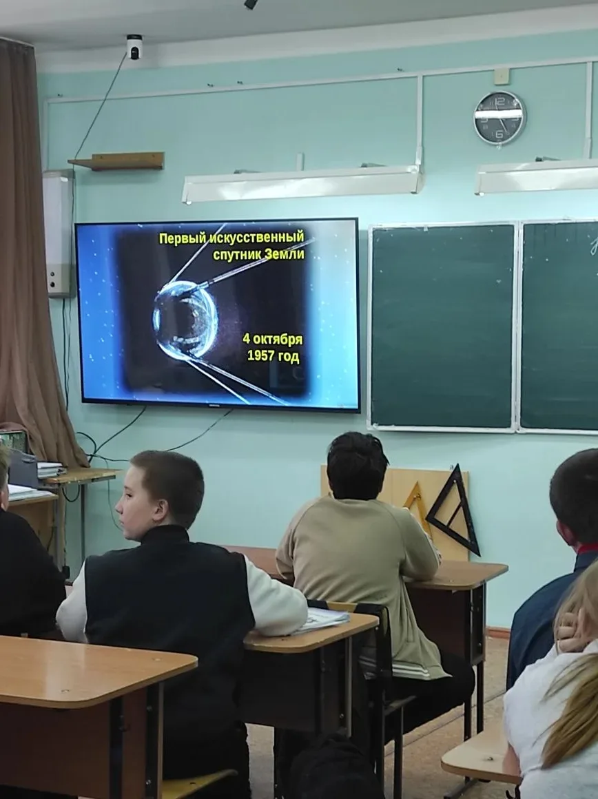 6 Г класс сегодня провели  классный час, посвященный Дню космонавтики! Погрузились в атмосферу тайн 