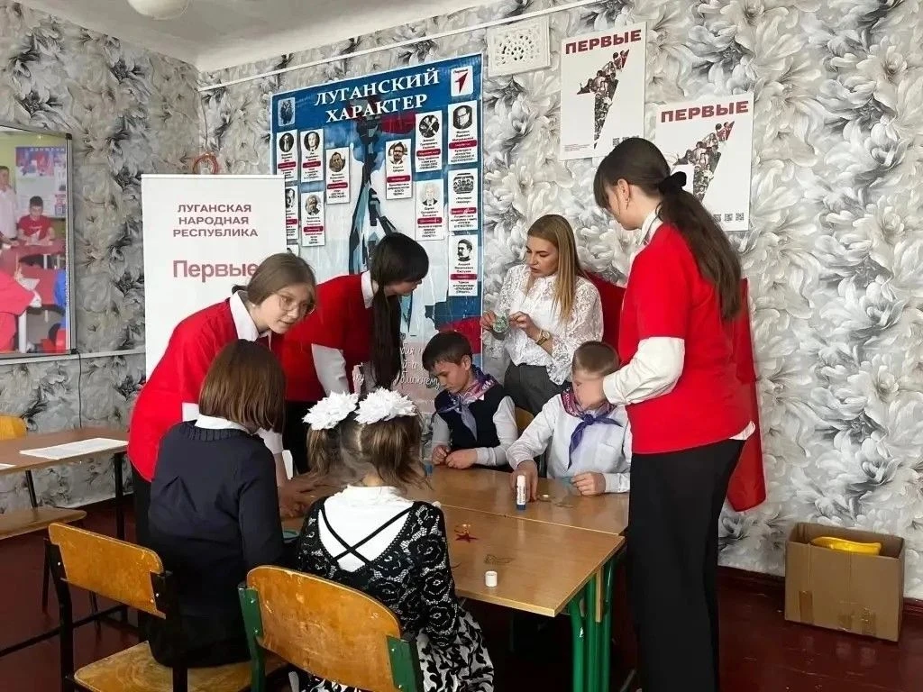 🤝Совместные планы на будущий учебный год обсудили школьники из Ельца и ЛНР  Ребята из "Движения перв