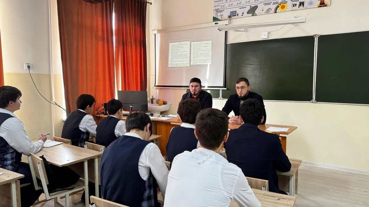 🚸В МБОУ «СОШ №37» города Грозного состоялась важная беседа, организованная социальным педагогом и ду