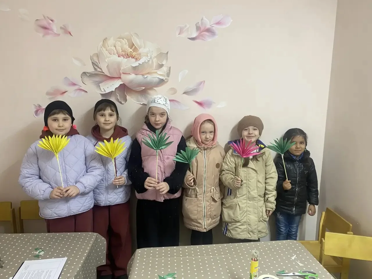 В детской комнате Никольского храма говорили о великом событии - Входе Господнем в Иеру...