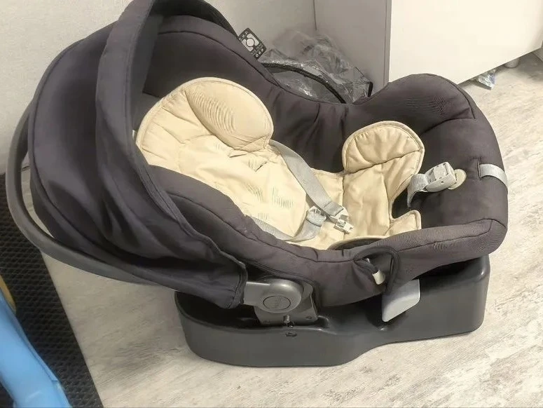 Автолюлька с базой под любой авто. (Без вкладыша бежевого)