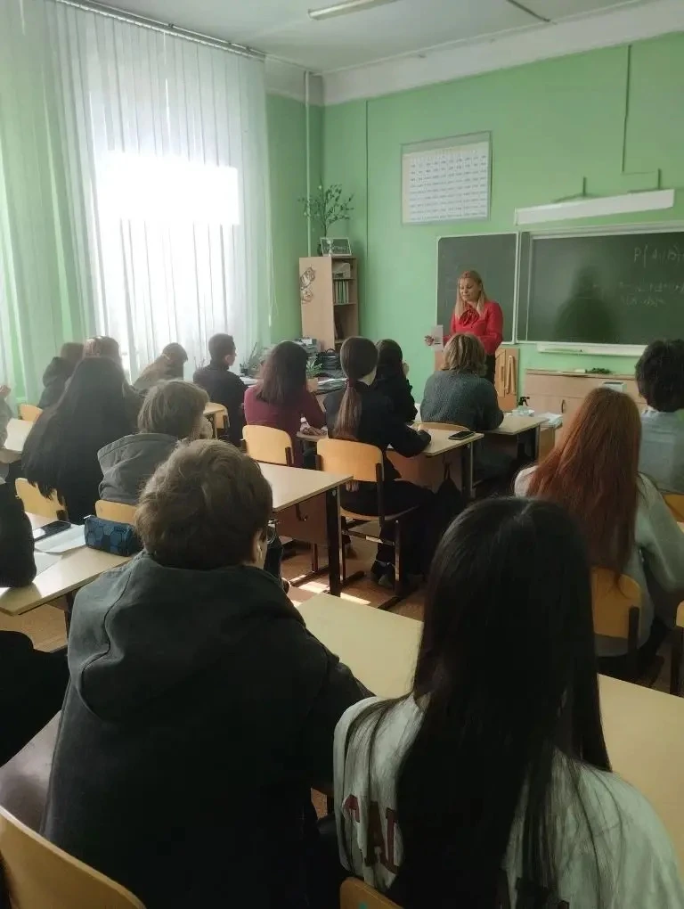 Сегодня в нашей школе состоялась интересная встреча для учащихся 9-х классов! 📚✨ Представители Техн
