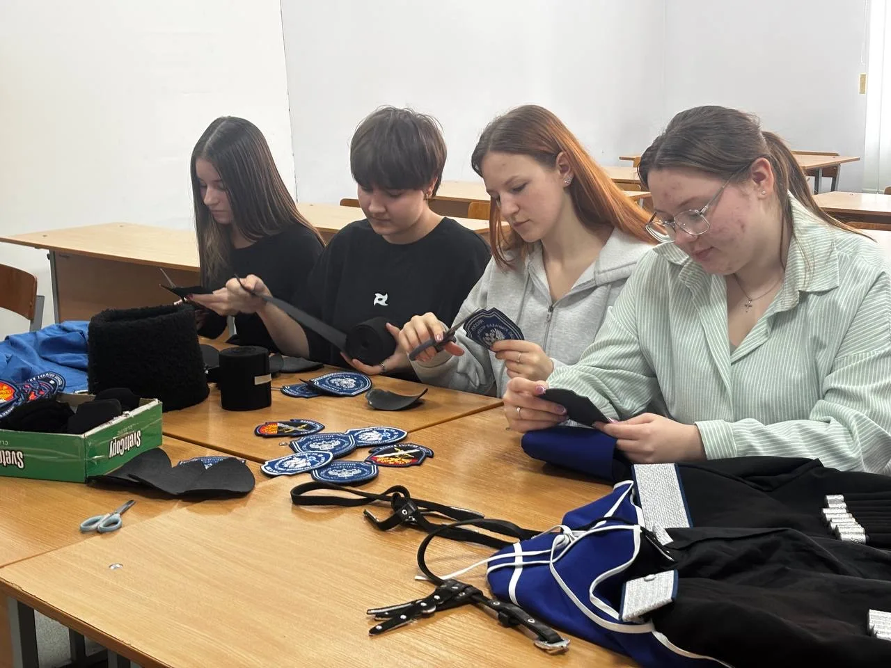 Создание шевронов как символ единства в волонтёрской и добровольческой деятельности Казачьей сотни и