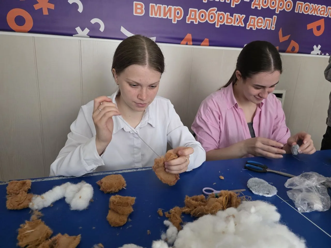 🇷🇺Тепло родного дома в каждом стежке: студентки Кубанского техникума социального разв...