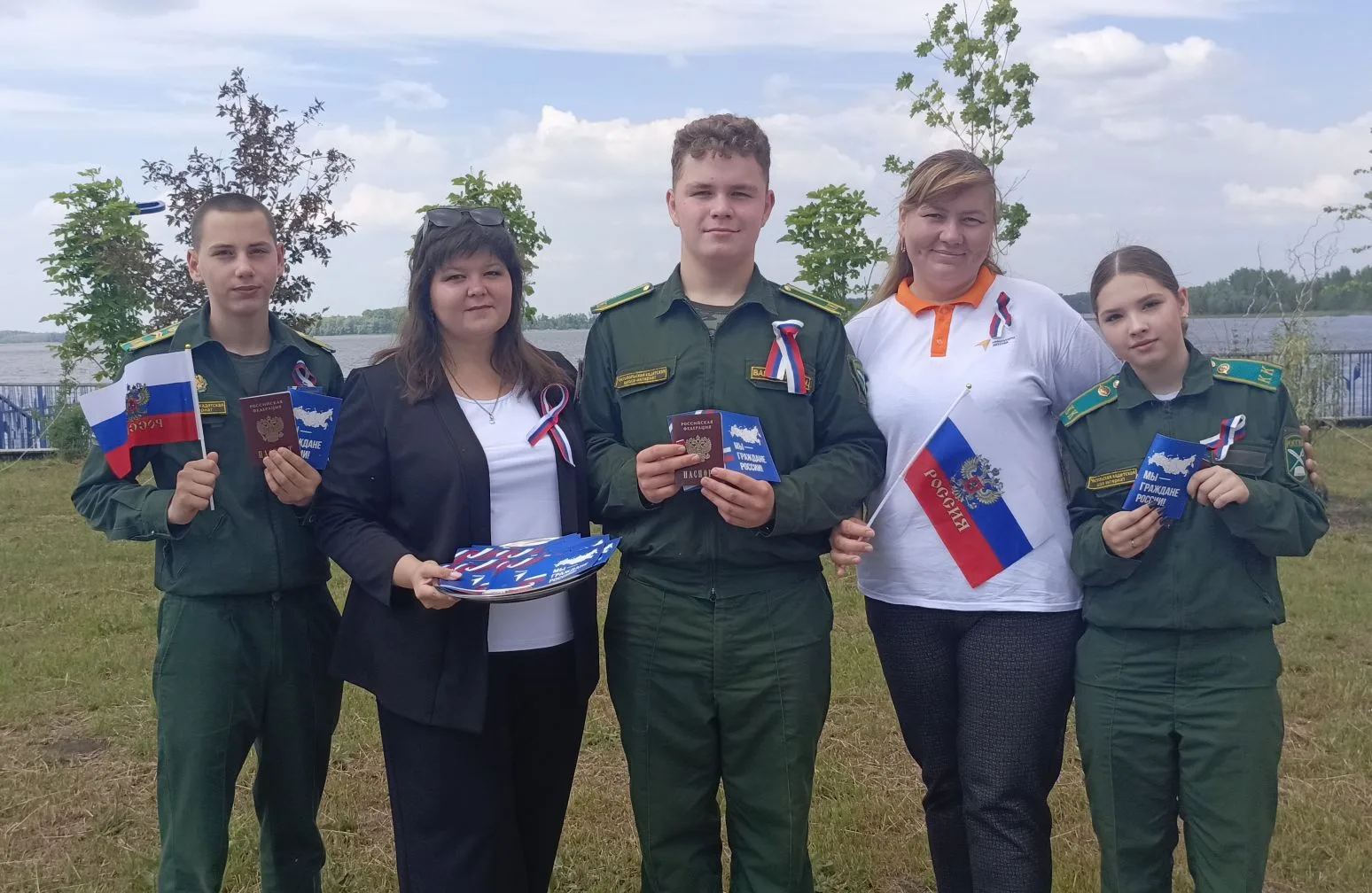 🇷🇺 Мы — граждане России!

✨Сегодня, 12 июня главный государственный праздник РФ, на живописной наб