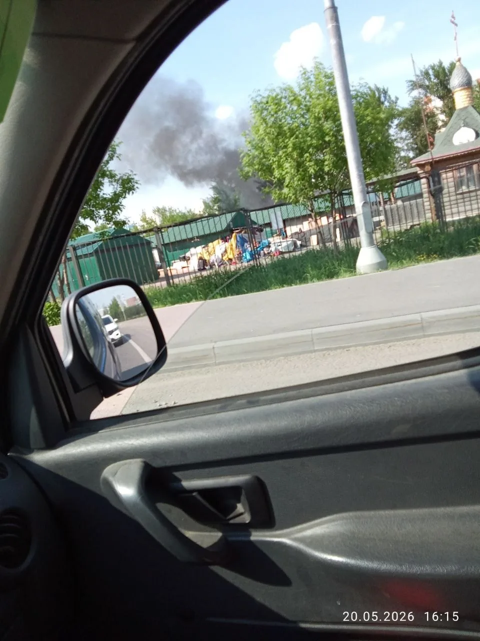 Сегодня горела ярмарка «Левша»🚨  Сначала пытались потушить собственными силами, но все же пришлось в
