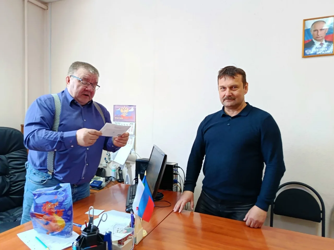 Сегодня глава и коллектив администрации тепло поздравили водителя администрации Печениц...