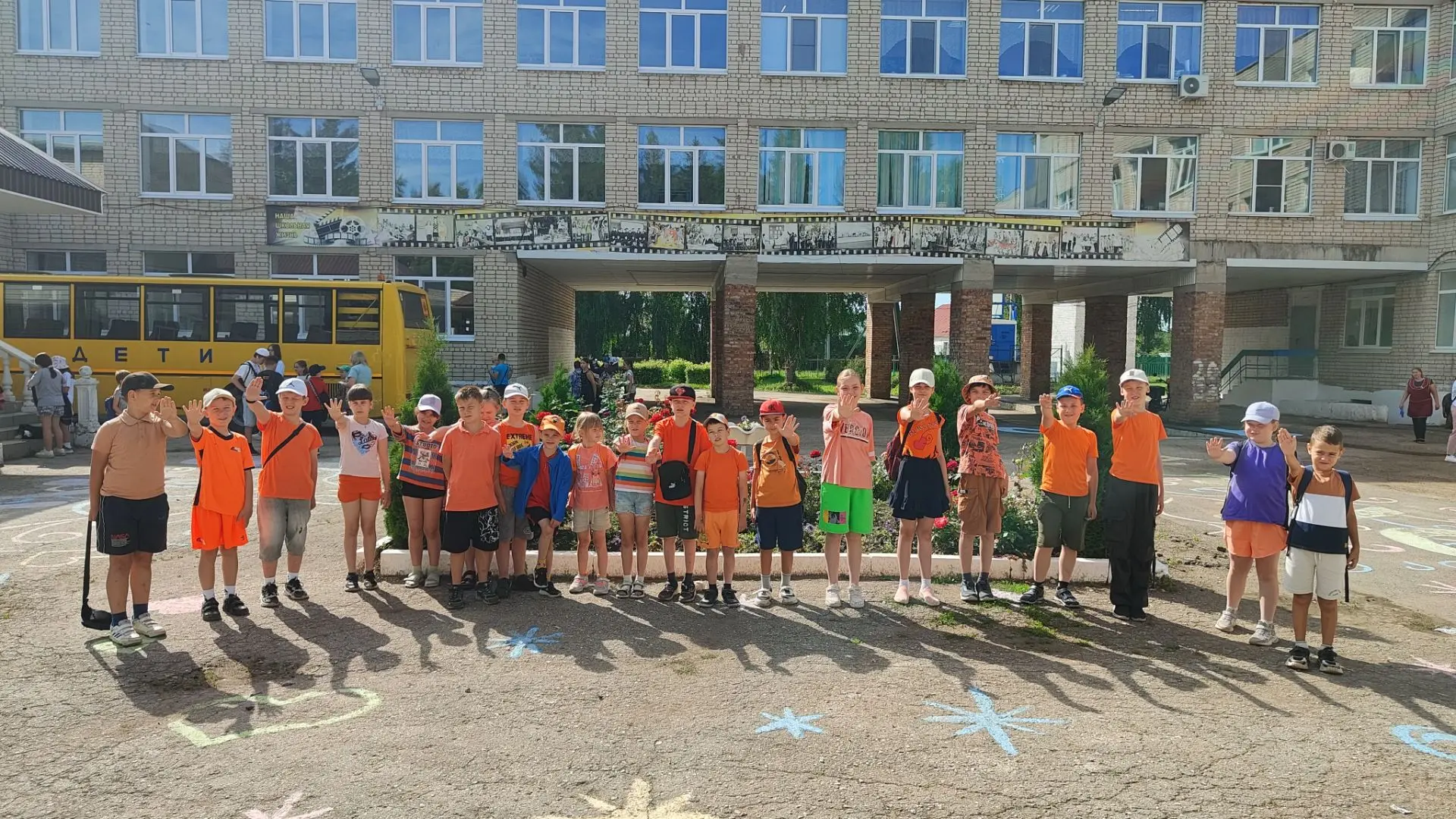 📸 День 12 в нашем лагере «Улыбка» прошёл под девизом «Знать, чтобы быть в безопасности!»
Традиционн