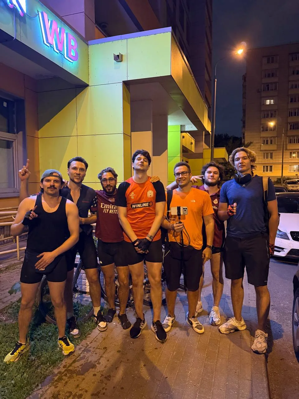🚴‍♂️ Дима Ликс успешно проехал 130 километров в рамках стримерского велозаезда