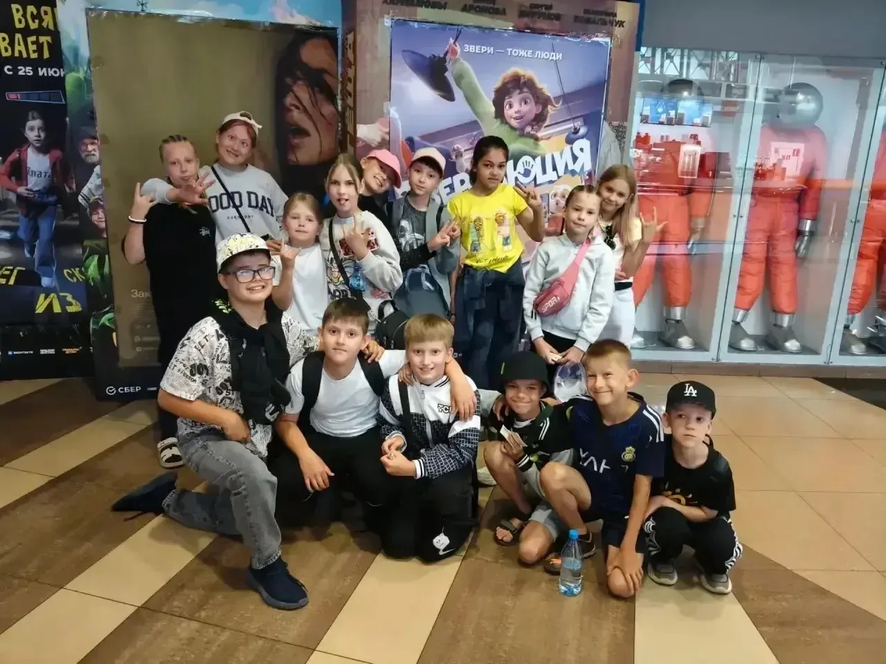 Лето в фокусе: хроника летнего пришкольного лагеря «Мы Вместе!»

День 19
Девятнадцатый день в лагере